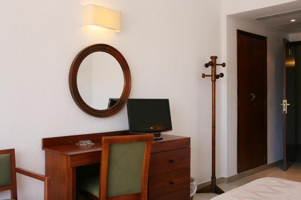 Hotel La Nina カラ・ミラー 部屋 写真